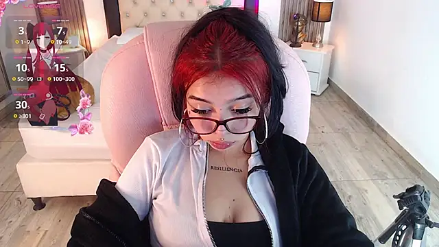 Snapshot of pettit_courtny chatting on February 1, 9:54 am pettit courtny online show from February 1, 9:54 am