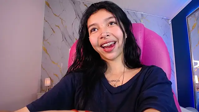 Snapshot of pettit_courtny chatting on February 22, 9:48 pm pettit courtny online show from February 22, 9:48 pm