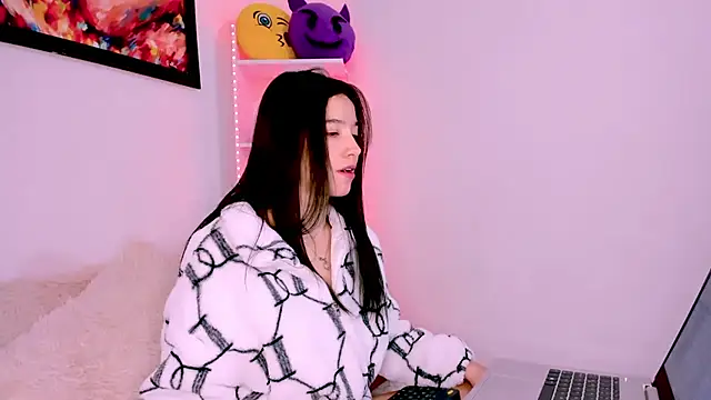 Manuelaa mejiia online show from February 4, 3:15 pm