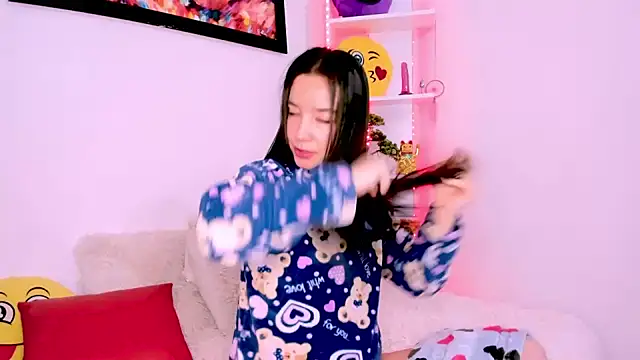 Manuelaa mejiia online show from March 7, 8:11 pm