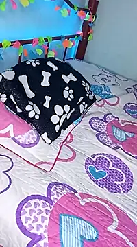 Snapshot of Karii-R chatting on December 6, 7:10 am Karii-R online show from December 6, 7:10 am
