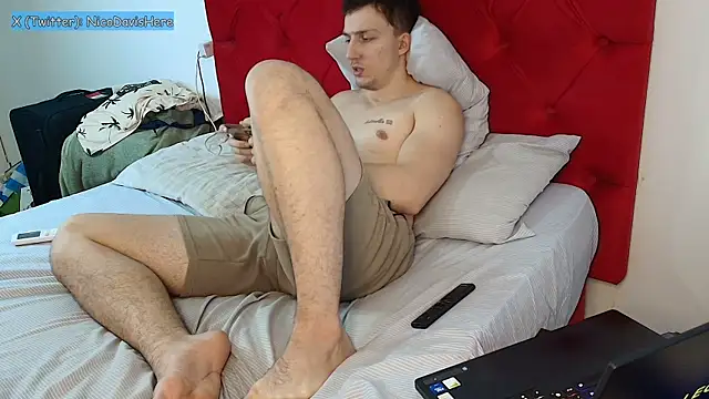 NicoDavisHere online show from June 10, 8:30 pm