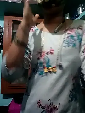 Snapshot of gunjan22 chatting on December 18, 6:10 am gunjan22 online show from December 18, 6:10 am