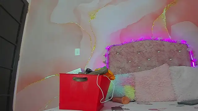 Snapshot of Taylor__cooper chatting on September 23, 6:11 pm Taylor cooper online show from September 23, 6:11 pm