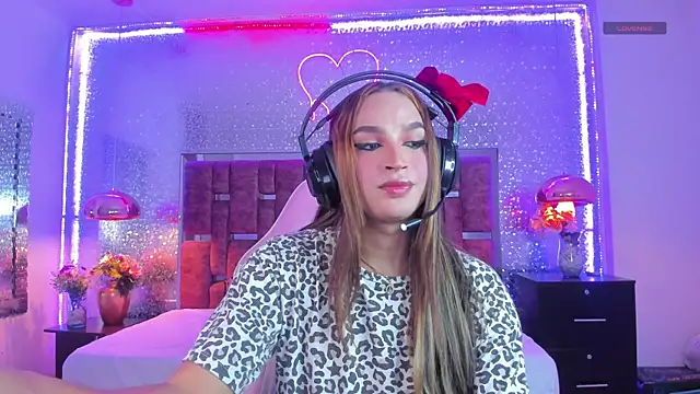 KylieVictoria online show from December 3, 4:09 am