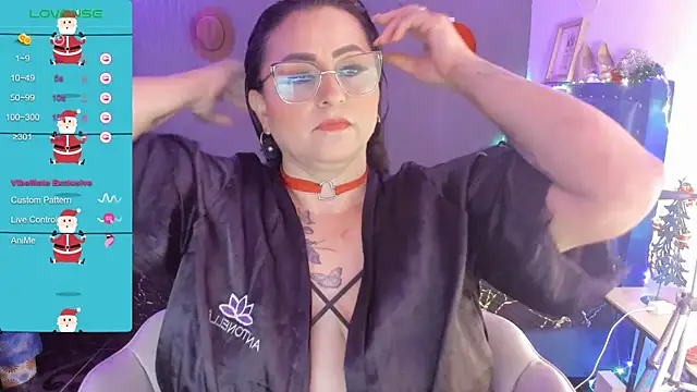 Snapshot of Ivonnee__ chatting on December 18, 4:09 am Ivonnee online show from December 18, 4:09 am