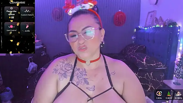 Snapshot of Ivonnee__ chatting on December 18, 7:15 am Ivonnee online show from December 18, 7:15 am