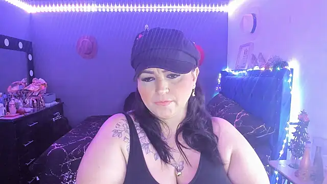 Snapshot of Ivonnee__ chatting on December 19, 3:40 am Ivonnee online show from December 19, 3:40 am