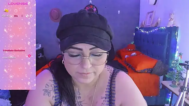 Snapshot of Ivonnee__ chatting on December 29, 10:34 am Ivonnee online show from December 29, 10:34 am