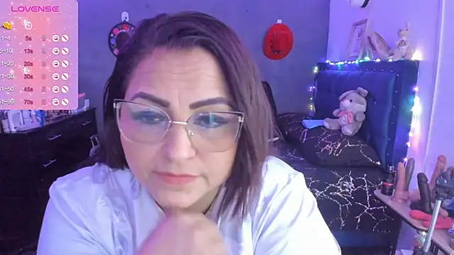 Snapshot of Ivonnee__ chatting on January 12, 5:45 am Ivonnee online show from January 12, 5:45 am