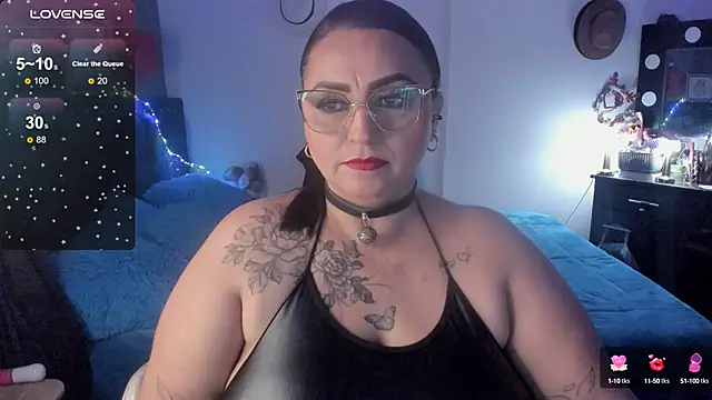 Snapshot of Ivonnee__ chatting on February 4, 1:23 am Ivonnee online show from February 4, 1:23 am