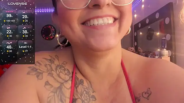 Snapshot of Ivonnee__ chatting on February 28, 7:37 am Ivonnee online show from February 28, 7:37 am