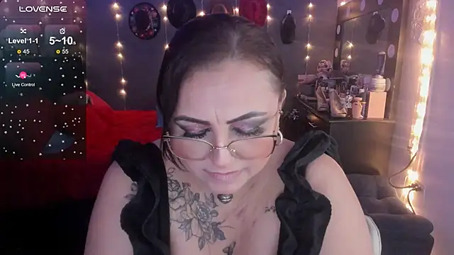 Snapshot of Ivonnee__ chatting on March 2, 5:23 am Ivonnee online show from March 2, 5:23 am