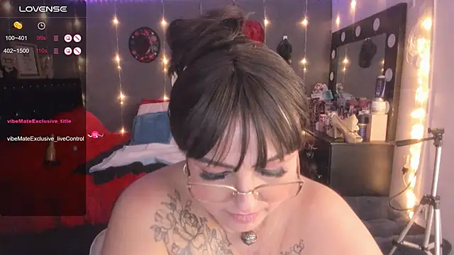 Snapshot of Ivonnee__ chatting on March 11, 7:37 am Ivonnee online show from March 11, 7:37 am