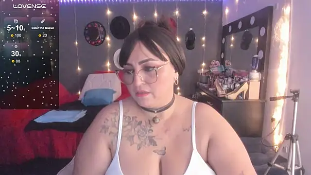 Snapshot of Ivonnee__ chatting on March 12, 3:24 am Ivonnee online show from March 12, 3:24 am