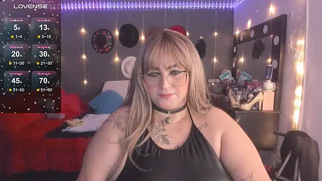 Snapshot of Ivonnee__ chatting on March 13, 3:54 am Ivonnee online show from March 13, 3:54 am