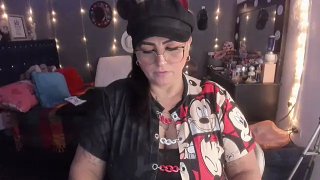 Snapshot of Ivonnee__ chatting on March 16, 3:47 am Ivonnee online show from March 16, 3:47 am