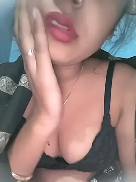 Shanaya Hotty online show from December 4, 3:04 am