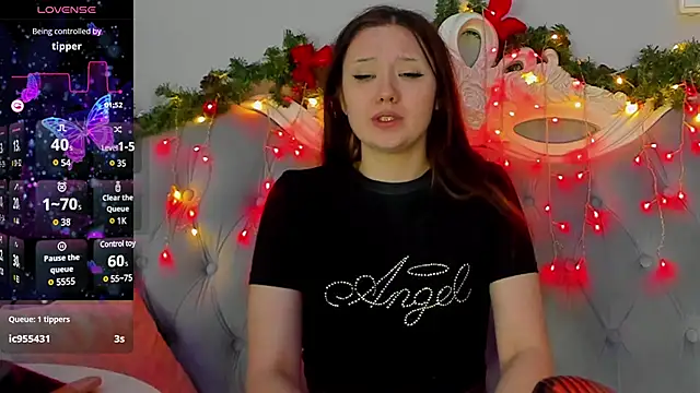 Snapshot of MiriaamWhite chatting on December 25, 7:14 am MiriaamWhite online show from December 25, 7:14 am