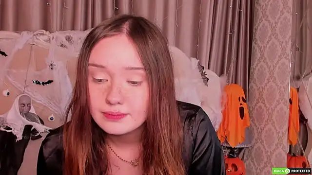 Snapshot of MiriaamWhite chatting on October 19, 4:02 am MiriaamWhite online show from October 19, 4:02 am
