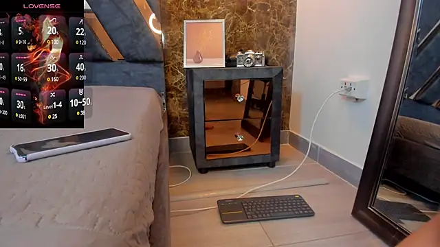 Alahia Dangelo online show from February 7, 11:45 am