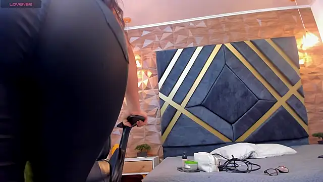 Alahia Dangelo online show from February 12, 11:29 am