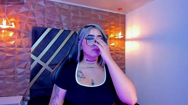 Alahia Dangelo online show from October 1, 11:38 am