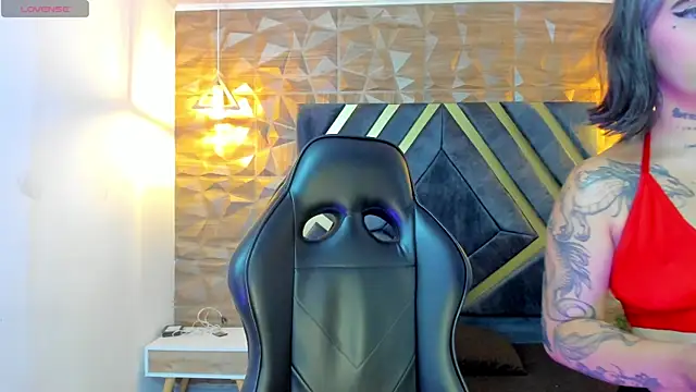 Alahia Dangelo online show from October 4, 11:30 am