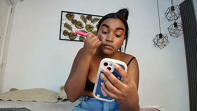 Snapshot of kayna_gomez chatting on February 12, 7:35 pm kayna gomez online show from February 12, 7:35 pm