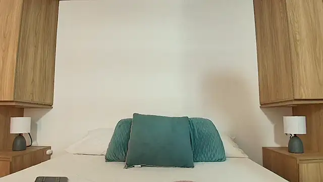 Milkdulce1 online show from October 6, 8:17 pm