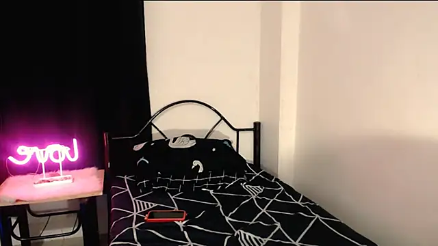 Snapshot of Nathalie_Heartxoxo69 chatting on February 7, 6:55 pm Nathalie Heartxoxo69 online show from February 7, 6:55 pm