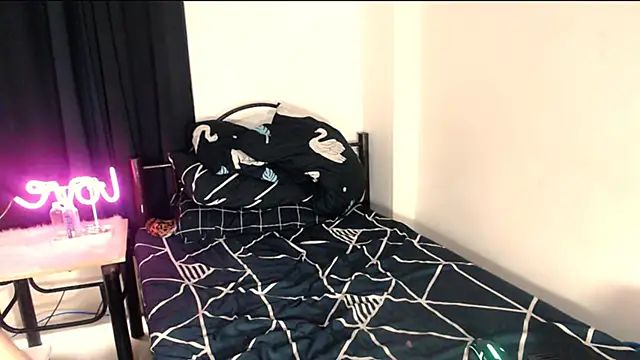 Snapshot of Nathalie_Heartxoxo69 chatting on February 14, 3:03 am Nathalie Heartxoxo69 online show from February 14, 3:03 am