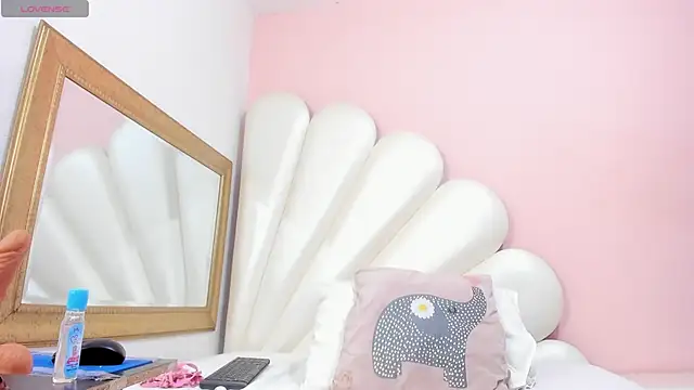 Snapshot of Ally_Parkeer_ chatting on January 15, 6:29 pm Ally Parkeer online show from January 15, 6:29 pm