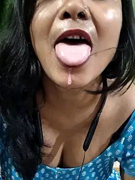 yoursweety09 online show from October 25, 1:46 am