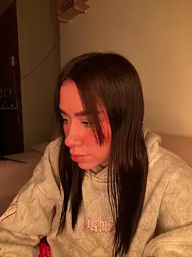 Snapshot of Im_Valen_Cute chatting on June 19, 3:33 am Im Valen Cute online show from June 19, 3:33 am