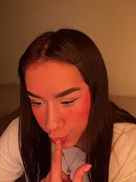 Snapshot of Im_Valen_Cute chatting on June 23, 3:04 am Im Valen Cute online show from June 23, 3:04 am