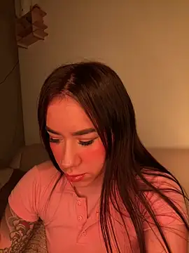 Snapshot of Im_Valen_Cute chatting on July 1, 2:46 am Im Valen Cute online show from July 1, 2:46 am
