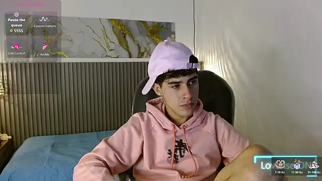 Snapshot of Dyla_n18 chatting on November 15, 7:32 pm Dyla n18 online show from November 15, 7:32 pm