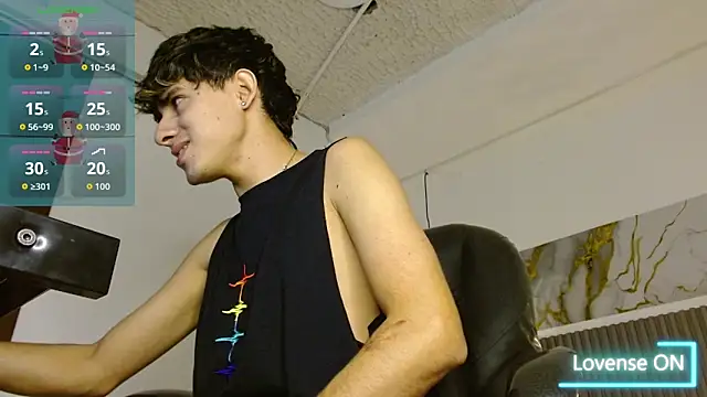 Snapshot of Dyla_n18 chatting on December 15, 7:51 pm Dyla n18 online show from December 15, 7:51 pm