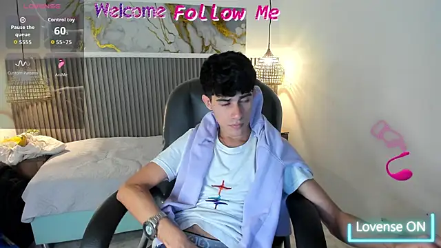 Snapshot of Dyla_n18 chatting on June 8, 8:31 pm Dyla n18 online show from June 8, 8:31 pm