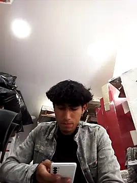 Snapshot of alexander32r chatting on September 24, 4:54 pm alexander32r online show from September 24, 4:54 pm