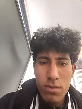 Snapshot of alexander32r chatting on December 17, 4:02 pm alexander32r online show from December 17, 4:02 pm