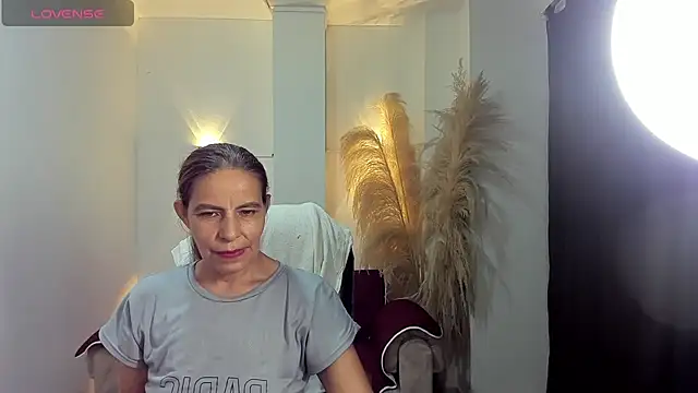 Snapshot of Milf_karlye chatting on June 6, 3:33 am Milf karlye online show from June 6, 3:33 am