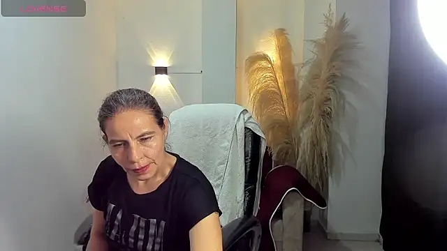 Snapshot of Milf_karlye chatting on June 13, 3:15 am Milf karlye online show from June 13, 3:15 am