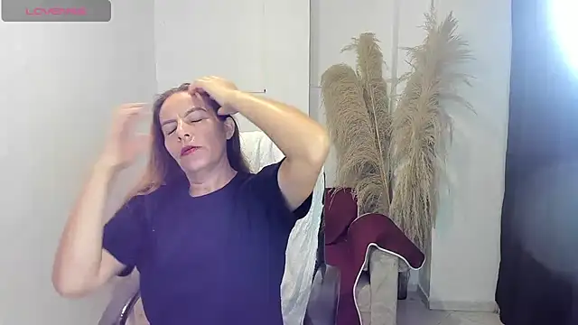 Snapshot of Milf_karlye chatting on June 14, 9:11 am Milf karlye online show from June 14, 9:11 am
