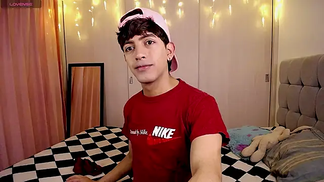 Snapshot of teobowny_ chatting on December 12, 3:48 pm teobowny online show from December 12, 3:48 pm