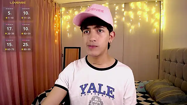 Snapshot of teobowny_ chatting on December 14, 10:07 pm teobowny online show from December 14, 10:07 pm