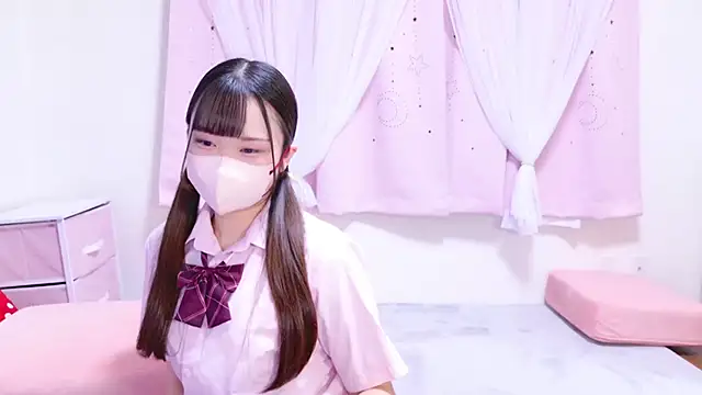 Snapshot of MAIKA_pyon chatting on December 4, 10:13 am MAIKA pyon online show from December 4, 10:13 am