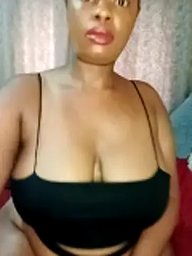 Snapshot of Luciouslips00 chatting on November 8, 11:32 am Luciouslips00 online show from November 8, 11:32 am