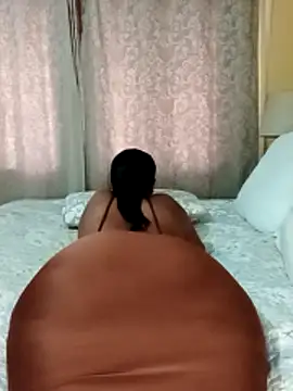 Snapshot of Luciouslips00 chatting on November 21, 1:54 pm Luciouslips00 online show from November 21, 1:54 pm